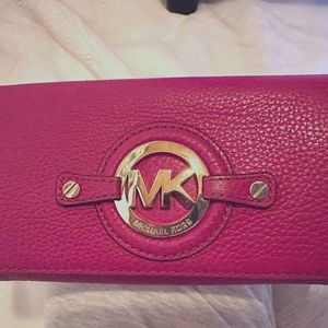 Micheal Kors Pebbled Leather Wallet